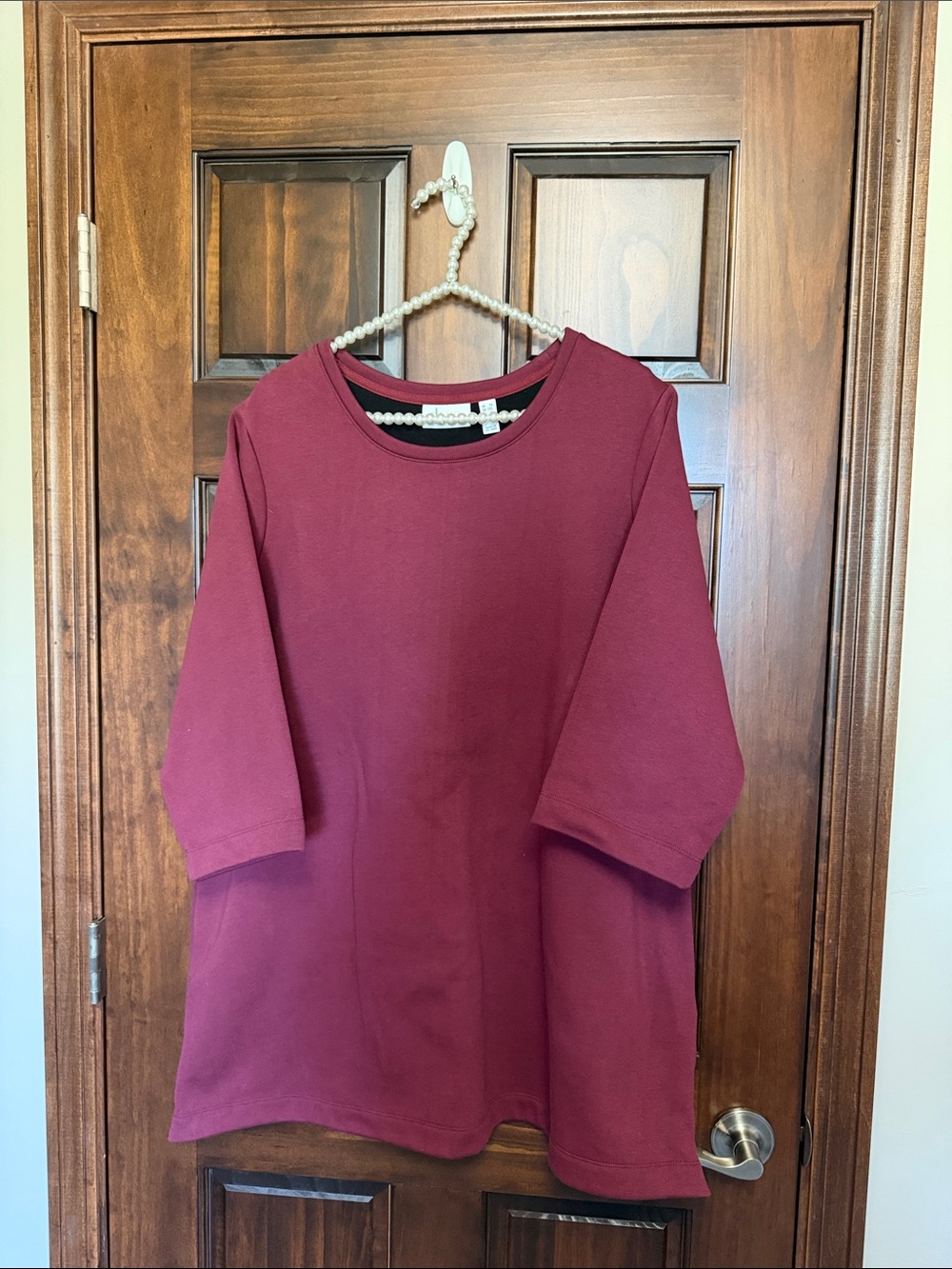 D&Co Everyday Sweatshirt Tunic Top in Burgundy - Picture 2 of 8